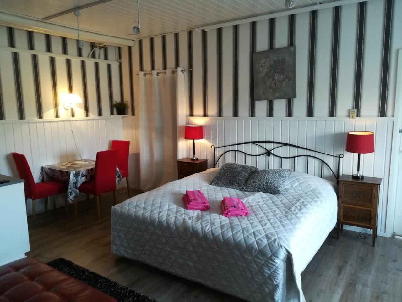 Hotelli Huiskankorpi Boutique Hotel Nivala エクステリア 写真